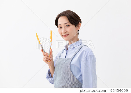 Woman with tongs Woman with tongs 96454009