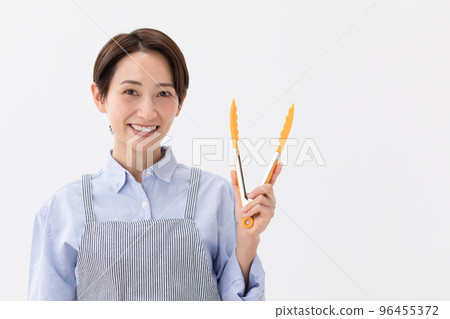 Woman with tongs Woman with tongs 96455372