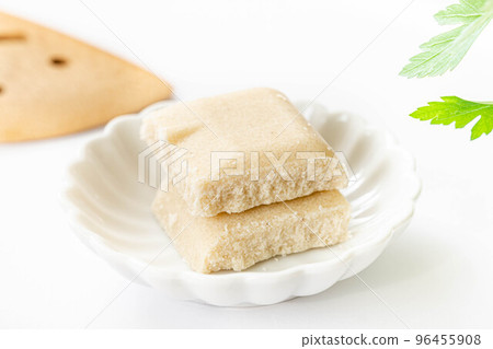 Stew roux on a small plate 96455908