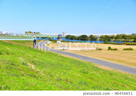 Shin-Katsushika Bridge/Downstream towards Edogawa/View from Katsushika Ward side (Katsushika Ward, Tokyo) [October 2022] 96456651