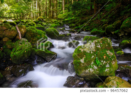 The clear stream of Kawachi no Kazeketsu 96457062