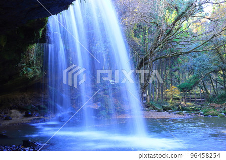 鍋瀑布後面 96458254