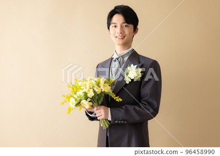 有花束的新郎 96458990