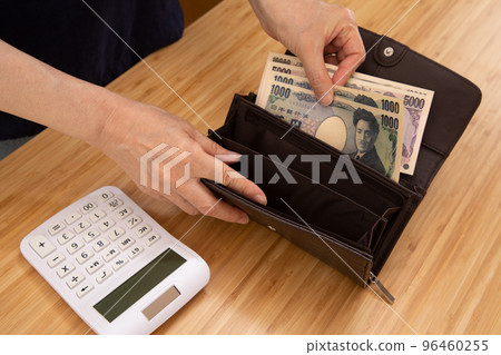 家庭預算和貨幣計算的圖像 家庭預算和貨幣計算的圖像 96460255