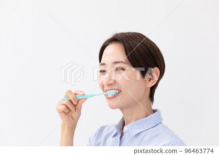 刷牙的女人 刷牙的女人 96463774