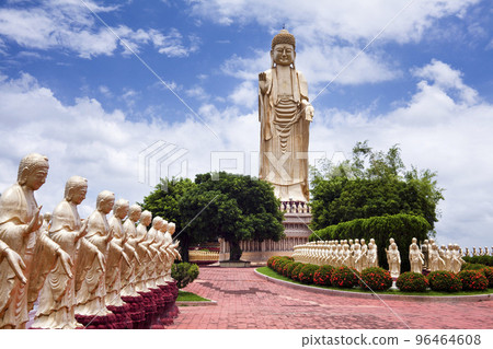 View of the giant Buddha statues at Fo Guang Shan in Kaohsiung, Taiwan. It is one of the famous attractions in Kaohsiung. 96464608