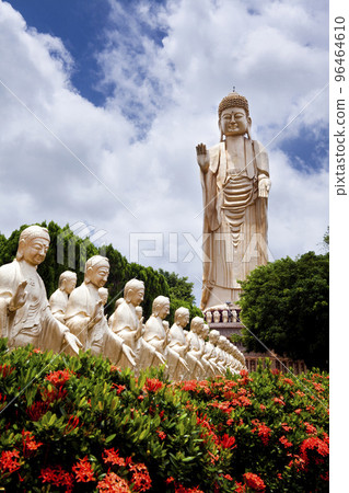View of the giant Buddha statues at Fo Guang Shan in Kaohsiung, Taiwan. It is one of the famous attractions in Kaohsiung. View of the giant Buddha statues at Fo Guang Shan in Kaohsiung, Taiwan. It is one of the famous attractions in Kaohsiung. 96464610