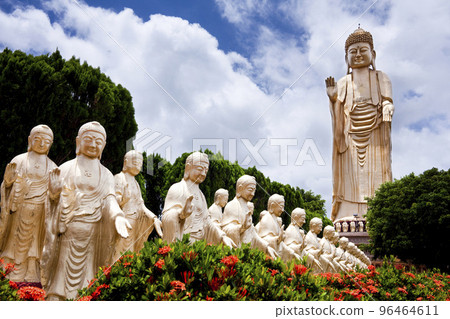 View of the giant Buddha statues at Fo Guang Shan in Kaohsiung, Taiwan. It is one of the famous attractions in Kaohsiung. View of the giant Buddha statues at Fo Guang Shan in Kaohsiung, Taiwan. It is one of the famous attractions in Kaohsiung. 96464611