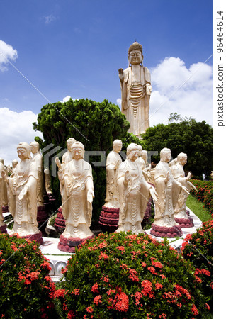 View of the giant Buddha statues at Fo Guang Shan in Kaohsiung, Taiwan. It is one of the famous attractions in Kaohsiung. View of the giant Buddha statues at Fo Guang Shan in Kaohsiung, Taiwan. It is one of the famous attractions in Kaohsiung. 96464614