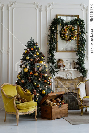 Christmas tree with presents underneath in living room 96466178