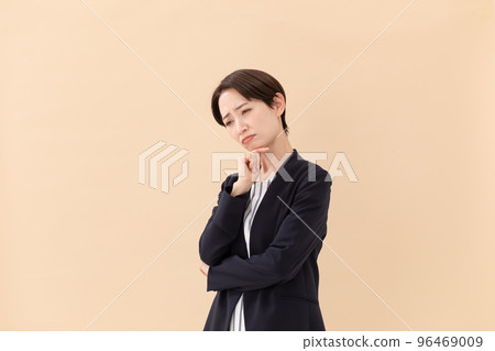 業務擔心思考擔心女人米色回來 96469009