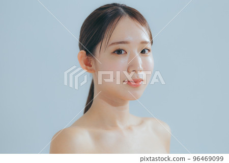 Basic beauty of young women 96469099