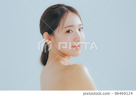 Basic beauty of young women 96469124