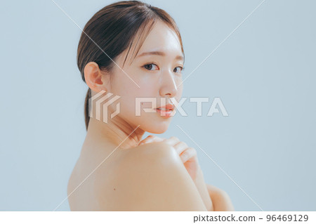 Basic beauty of young women Basic beauty of young women 96469129