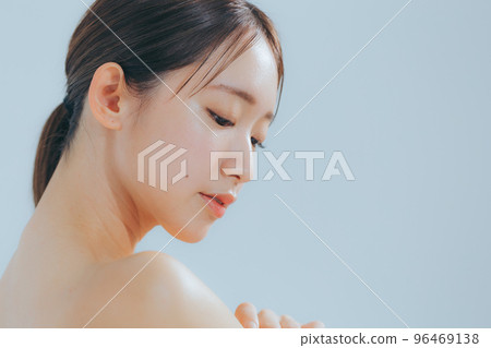 Basic beauty of young women 96469138