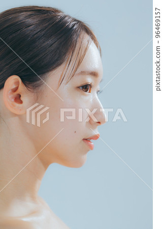 Basic beauty of young women 96469157