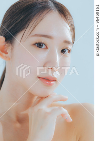 Basic beauty of young women 96469161