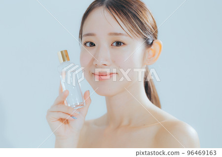 Basic beauty of young women 96469163