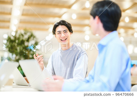 年輕的生意 年輕的生意 96470666