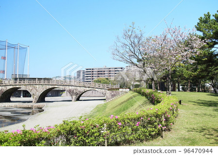 石橋紀念公園的藍天和風景 96470944
