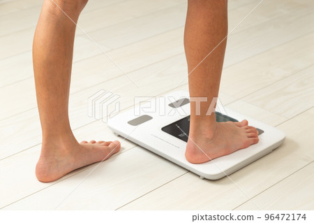 腳在規模上 96472174