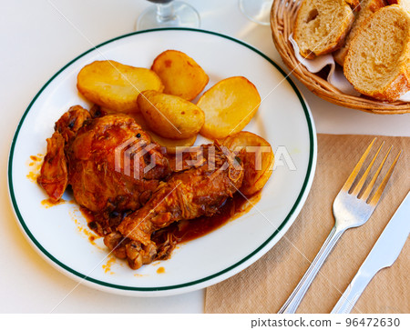 Chicken stewed with vegetables with baked potatoes 96472630