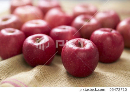 Fresh apple Fuji 96472710