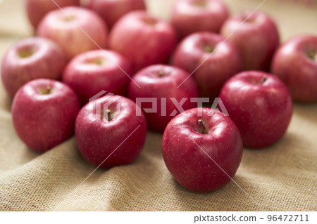 Fresh apple Fuji 96472711