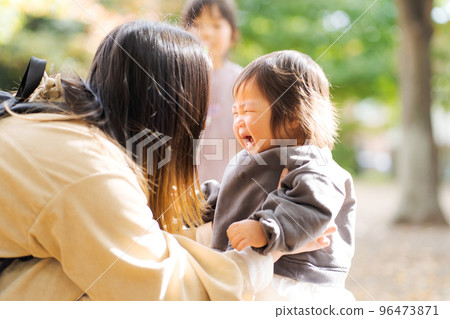 Baby crying Baby crying 96473871