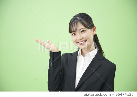 A smiling business woman in a suit 96474125