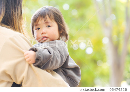 Parents and children playing in the autumn park Parents and children playing in the autumn park 96474226
