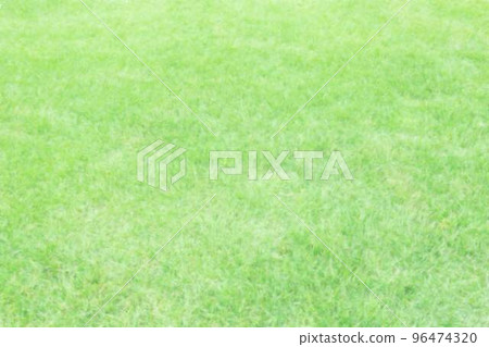 用粉筆繪製的草坪背景。綠色草地插畫 用粉筆繪製的草坪背景。綠色草地插畫 96474320
