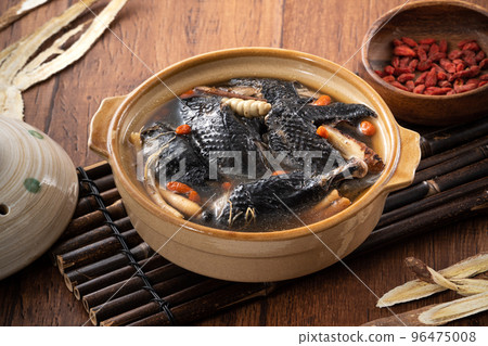 Delicoius silky chicken soup with Chinese herbal medicine 96475008