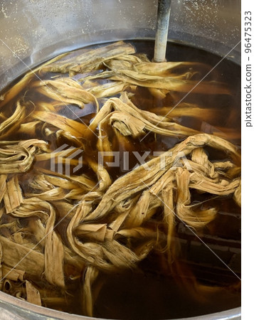 Boil kozo with Japanese paper making Boil kozo with Japanese paper making 96475323