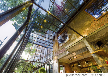 Taichung, Taiwan A restaurant in a remodeled old house / Taichung, Taiwan Taichung, Taiwan A restaurant in a remodeled old house / Taichung, Taiwan 96477038