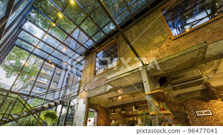 台灣台中一棟改建的老房子裡的餐廳/台灣台中 96477041