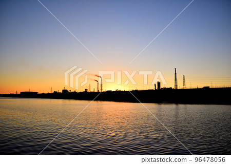 Evening view of the Hamadera Waterway seen from Hamadera Park in Osaka 96478056