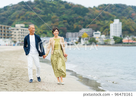 Senior couple travel second life Senior couple travel second life 96478161