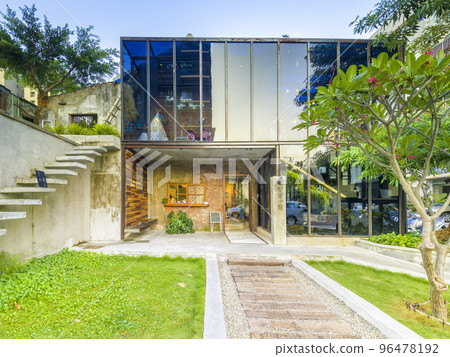 Taichung, Taiwan A restaurant in a remodeled old house / Taichung, Taiwan Taichung, Taiwan A restaurant in a remodeled old house / Taichung, Taiwan 96478192