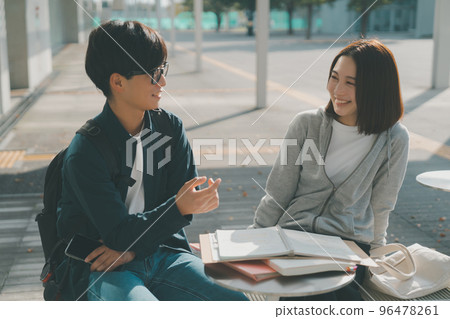 大學生 男人和女人 男女 96478261