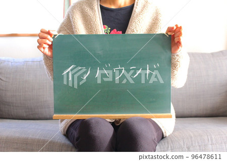入境時寫在黑板上的字母 入境時寫在黑板上的字母 96478611