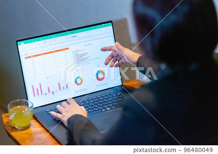 General affairs, clerical work, general clerical work, clerical staff, spreadsheet, graph, comparison, monthly, female, new employee, cafe General affairs, clerical work, general clerical work, clerical staff, spreadsheet, graph, comparison, monthly, female, new employee, cafe 96480049