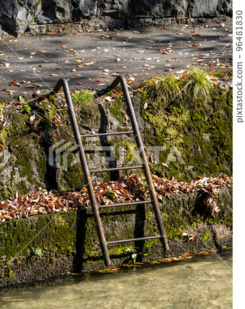 The ruins of the Shirakawa children's swimming pool. (Kyoto city) The ruins of the Shirakawa children's swimming pool. (Kyoto city) 96481830
