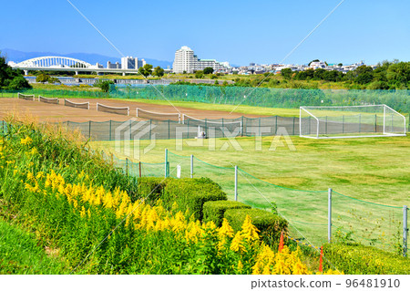 宿河原水壩/遠眺多摩川、泉玉川站、登戶站（神奈川縣川崎市）[2022.10] 96481910