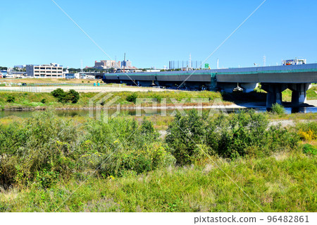 東名高速公路東名玉川大橋/多摩川上游/川崎市一側的景色（神奈川縣川崎市）[2022.10] 96482861