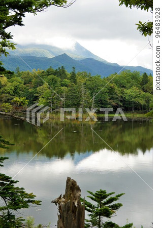 Shiretoko Five Lakes scenery (Lake 3) Shiretoko Five Lakes scenery (Lake 3) 96483928