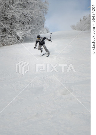 man skier falling down medical insurance man skier falling down medical insurance 96484204