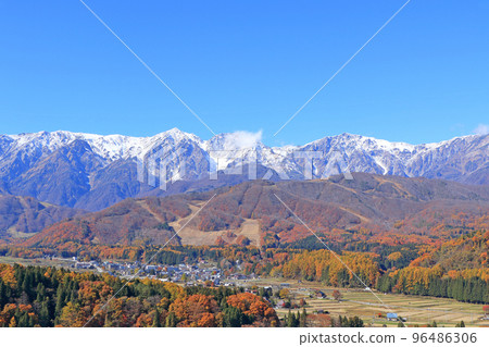 Hakuba in late autumn, the three mountains of Hakuba seen from Nodaira Hakuba in late autumn, the three mountains of Hakuba seen from Nodaira 96486306