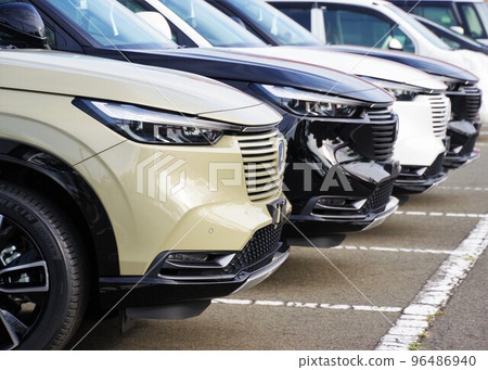 Car image Cars lined up at dealers Honda Vezel Car image Cars lined up at dealers Honda Vezel 96486940
