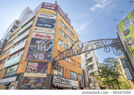 In front of Kawasaki Station, the entrance of La Cittadella on the Shinkawa Street side [Kanagawa Prefecture/Kawasaki City] 96487600